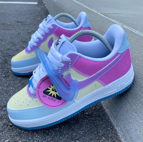 Sneakers - Picture 1 of 2